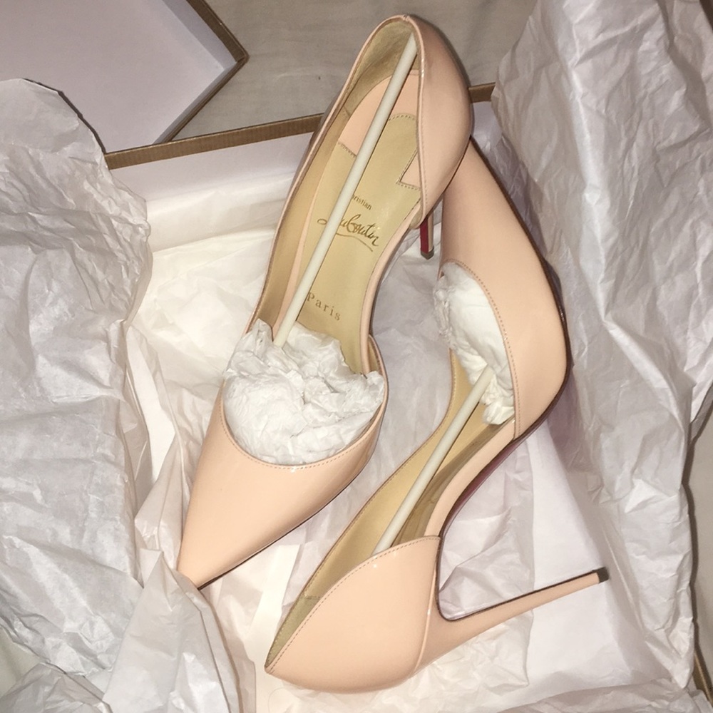 BRAND NEW a Christian Louboutin Light Pink Pumps